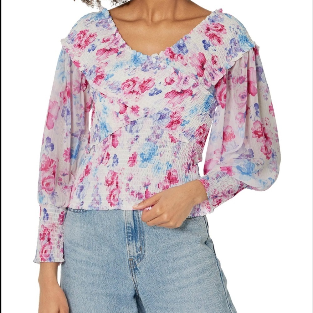 BB Dakota Womens SZ M High Floral Standards Top Smocking Spring Romantic NEW